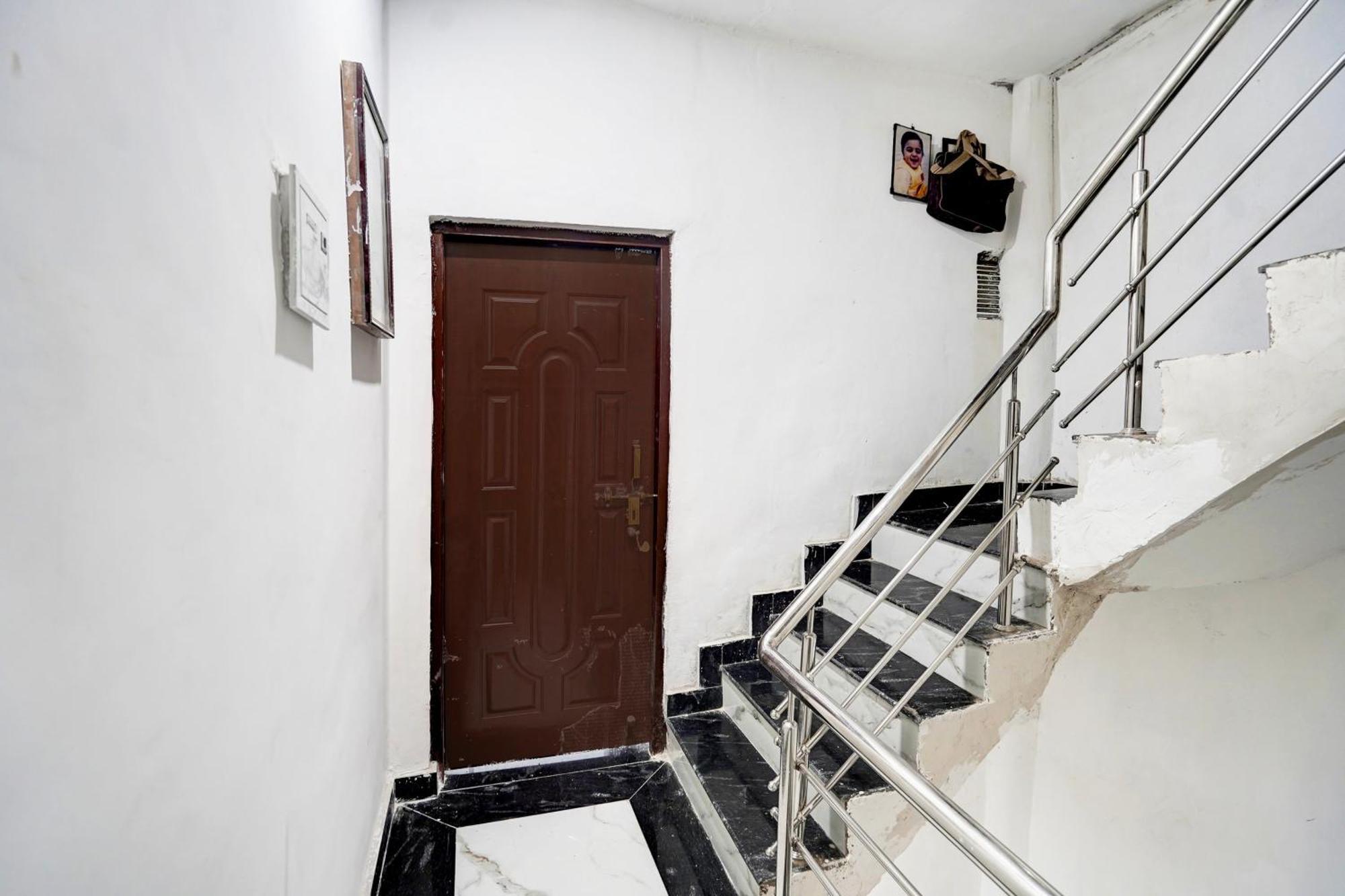 Hotel O Laxmi Guest House Varanasi Exterior foto